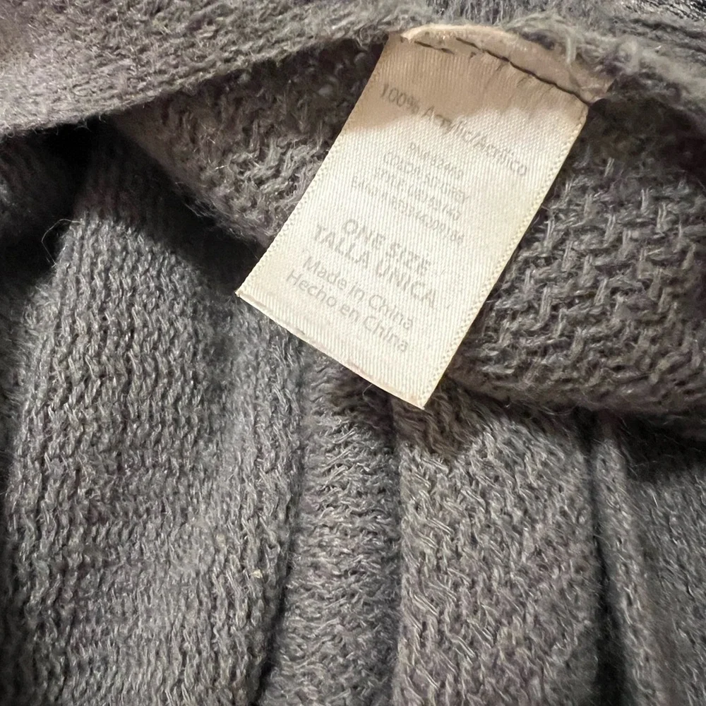 Elegant Gray Fringe Throw
